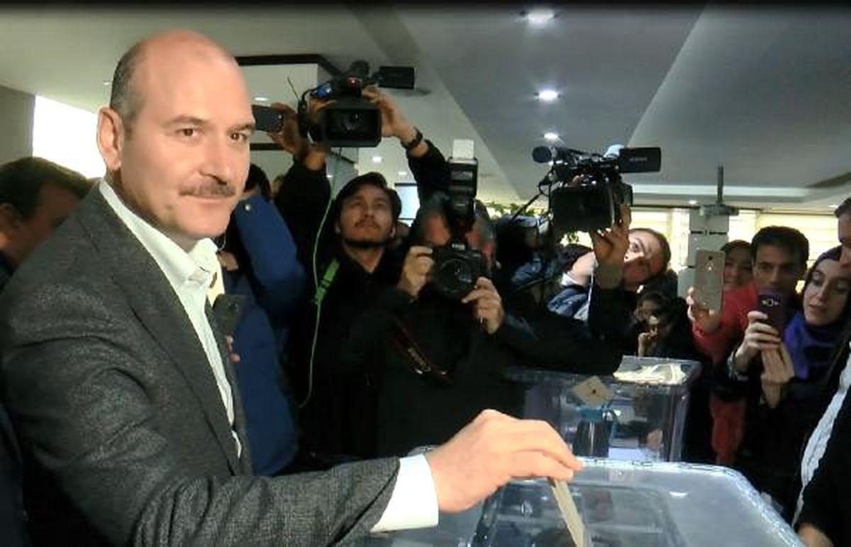 Süleyman Soylu Gaziosmanpaşa\'da delege seçiminde oy kullandı