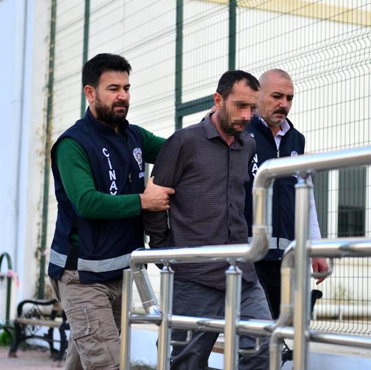Uyuşturucu parası vermeyen annesini öldürdü (2)