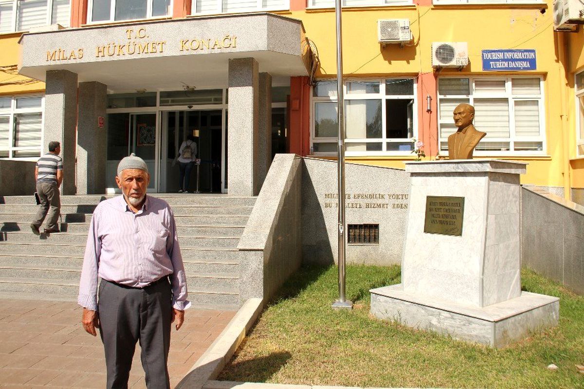Vatansever dede gözyaşları içinde toprağa verildi