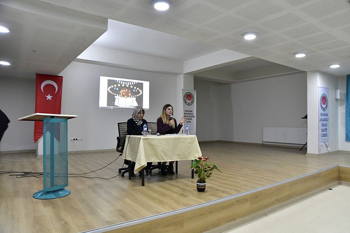 Yazarlar Mamaklı öğrencilerle buluştu