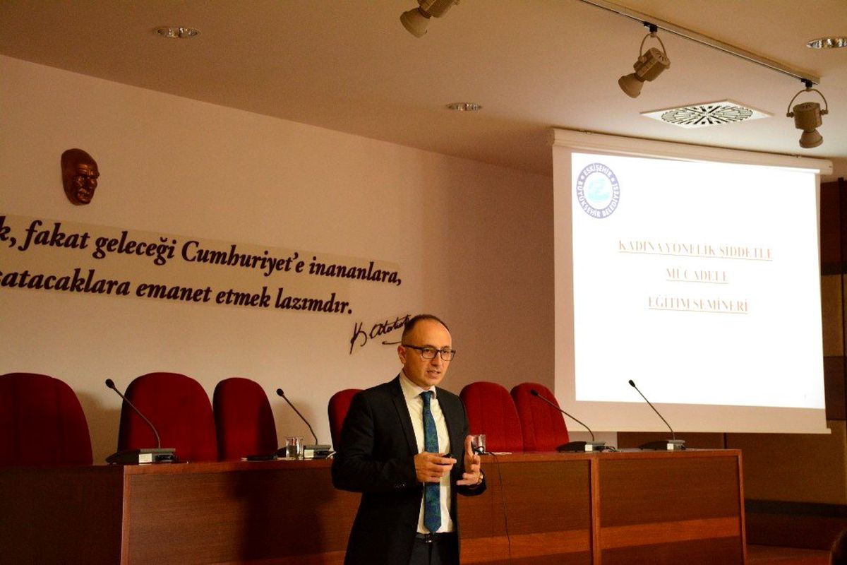 Anadolu Üniversitesi\'nde "Kadına Yönelik Şiddetle Mücadele Eğitim Semineri"