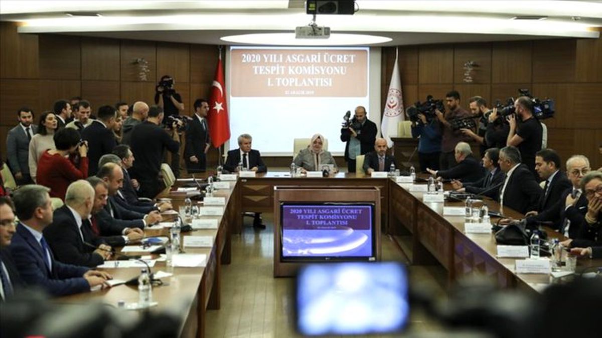 Bakan Selçuk: Asgari ücrette önceliğimiz istihdamı korumak ve artırmak olmalı