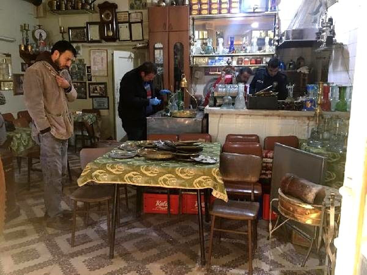 Baba yadigarı nargilelerin pirinç aparatlarını çaldılar