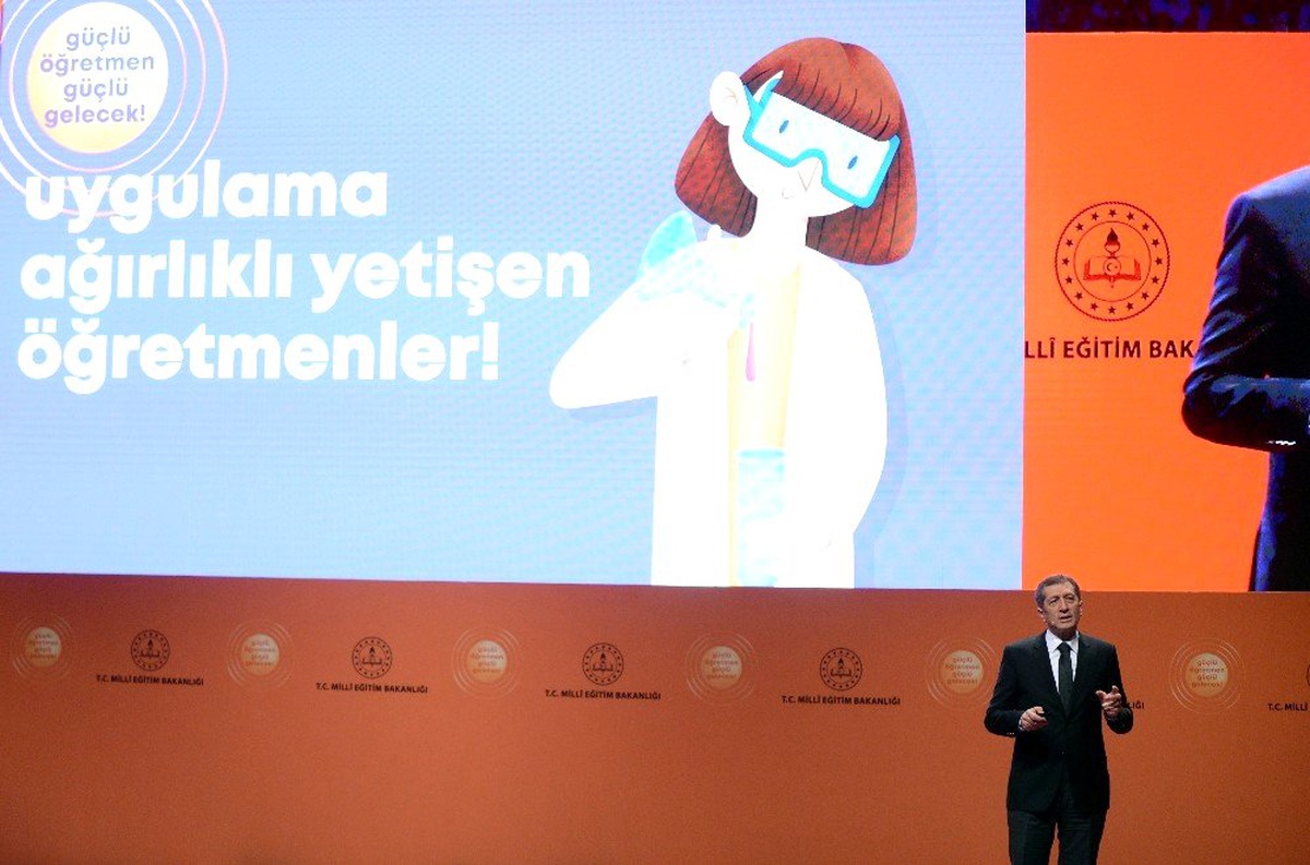 Bakan Selçuk: "900\'den fazla öğretmen destek noktası kuracağız"