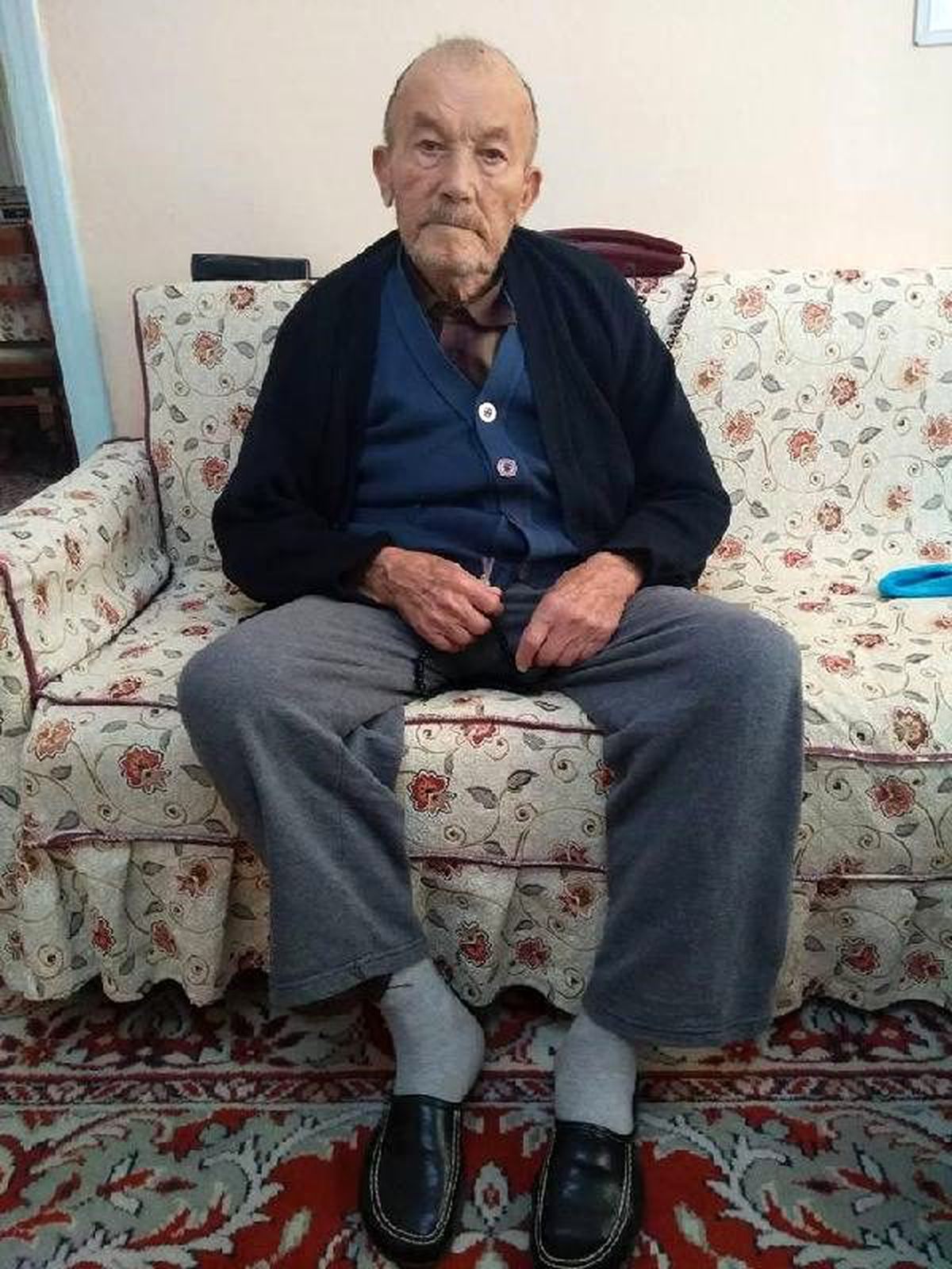 Bakıcısı tarafından evinin önünde ölü bulundu