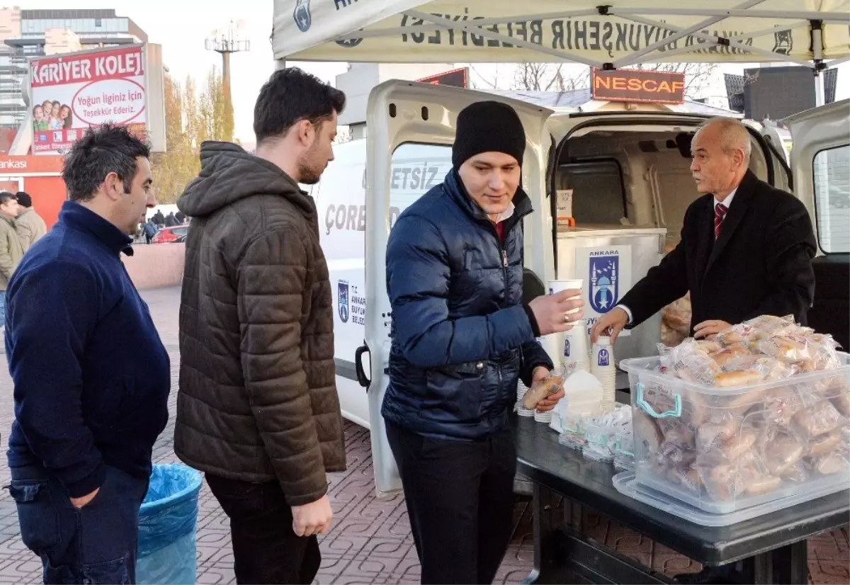 Başkent\'te sıcak çorba dağıtım noktası artıyor