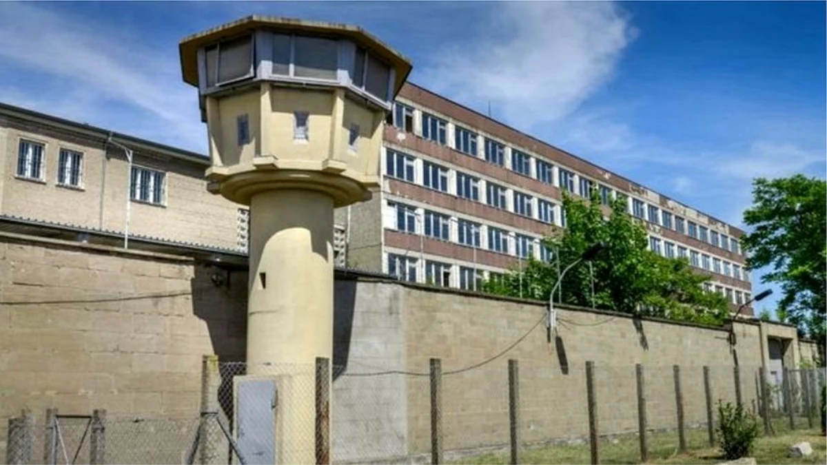Berlin\'de Stasi Müzesi soyuldu, Karl Marx ve Lenin Nişanları çalındı