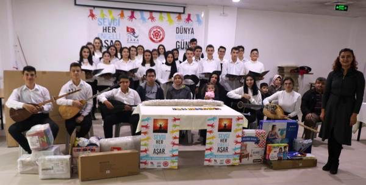 \'Bir gönül, bir karanfil\' projesiyle engellilere destek oldular