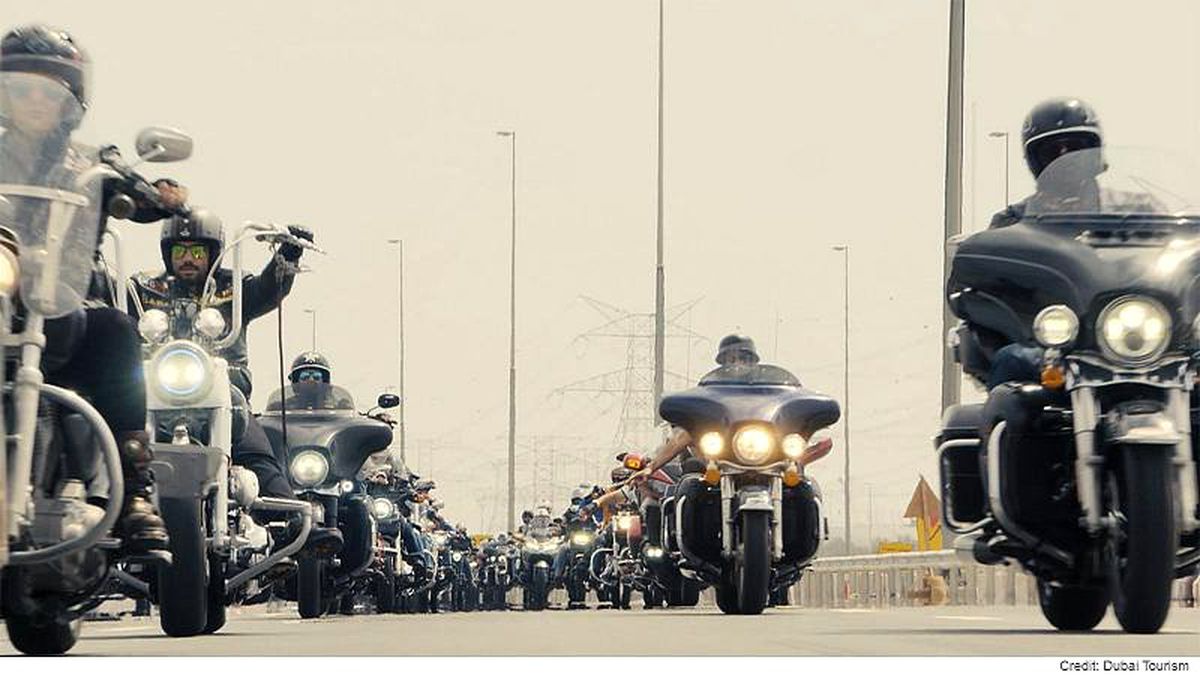\'Birleşik Arap Emirlikleri Şövalyeleri\' motor grubuyla Dubai\'de çölde macera
