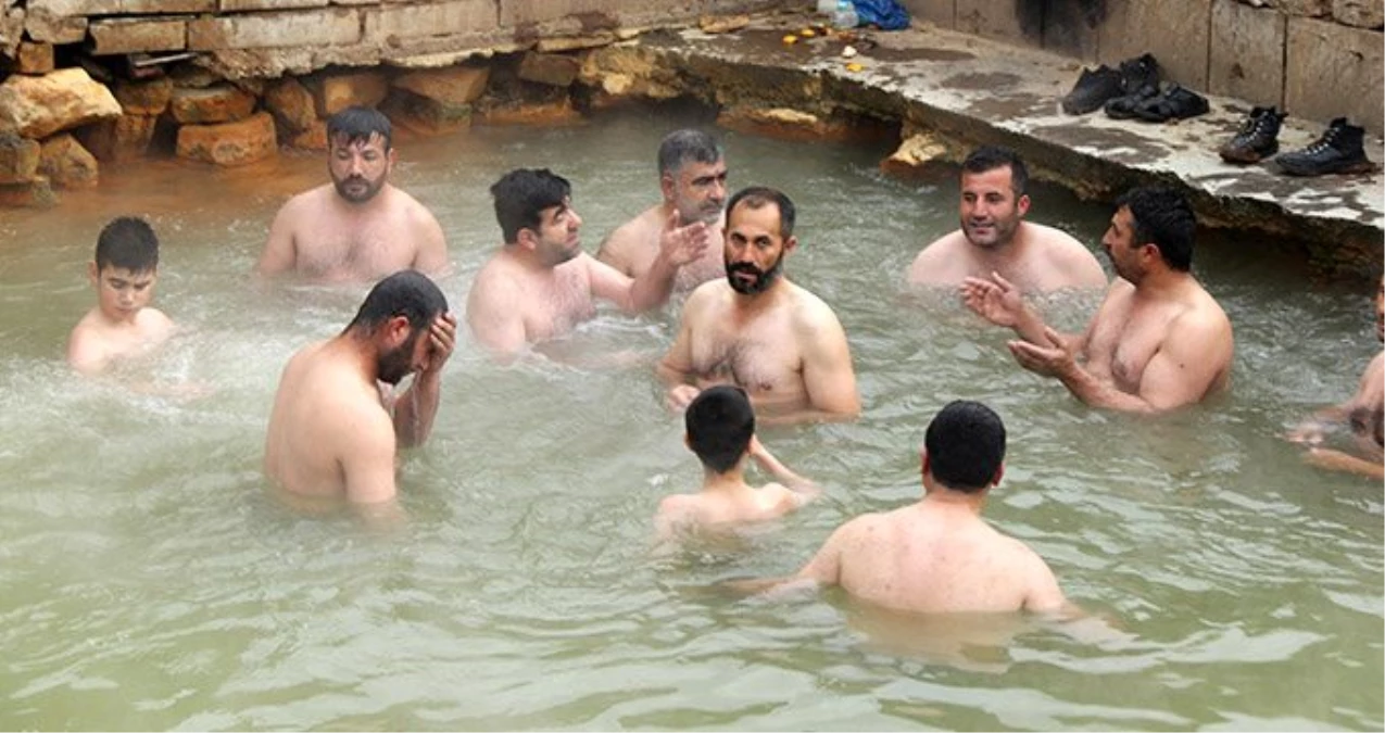Bitlis\'teki kaplıcalar ziyaretçi akınına uğruyor