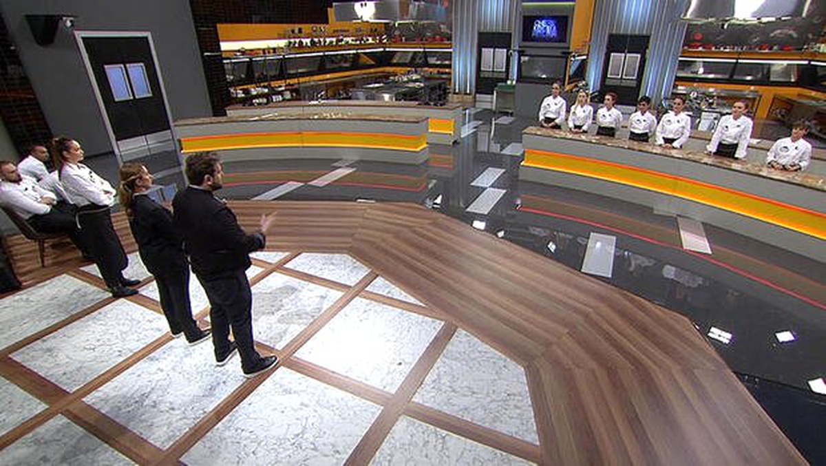 Chefs\' Arena\'nın ilk bölümünde kaybeden takım hangisi oldu?