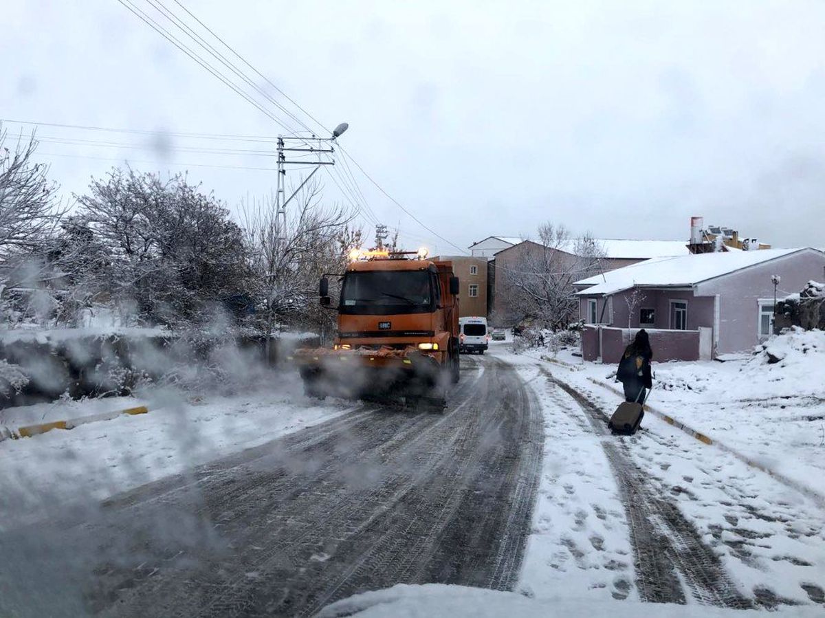 Çıldır\'da beklenen kar geldi