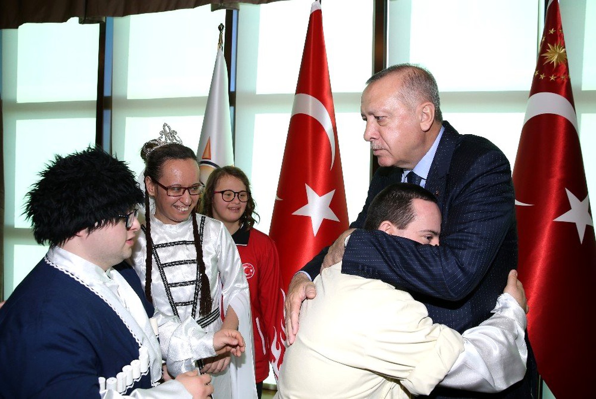 Cumhurbaşkanı Erdoğan engelli öğrenci, sporcu ve sanatçıları kabul etti