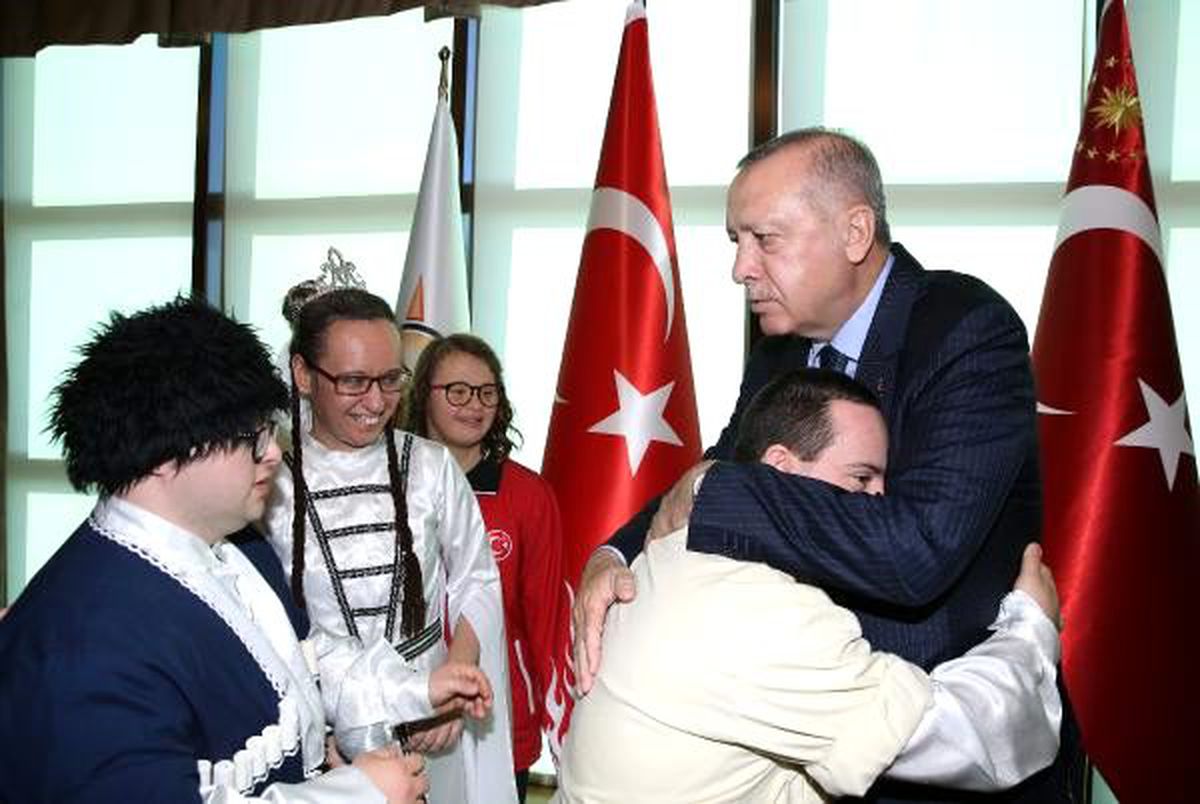 Cumhurbaşkanı Erdoğan, engelliler ile buluştu