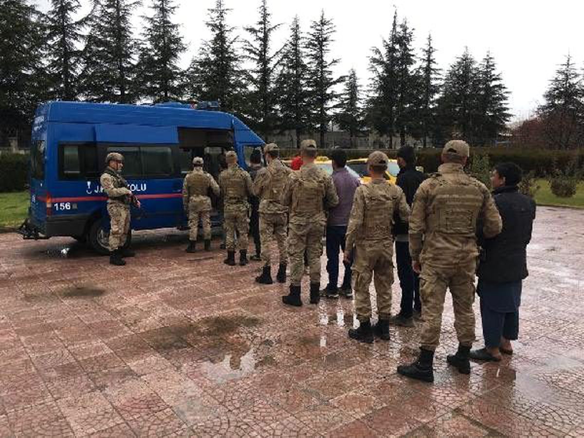 Elazığ\'da 8 kaçak göçmen yakalandı