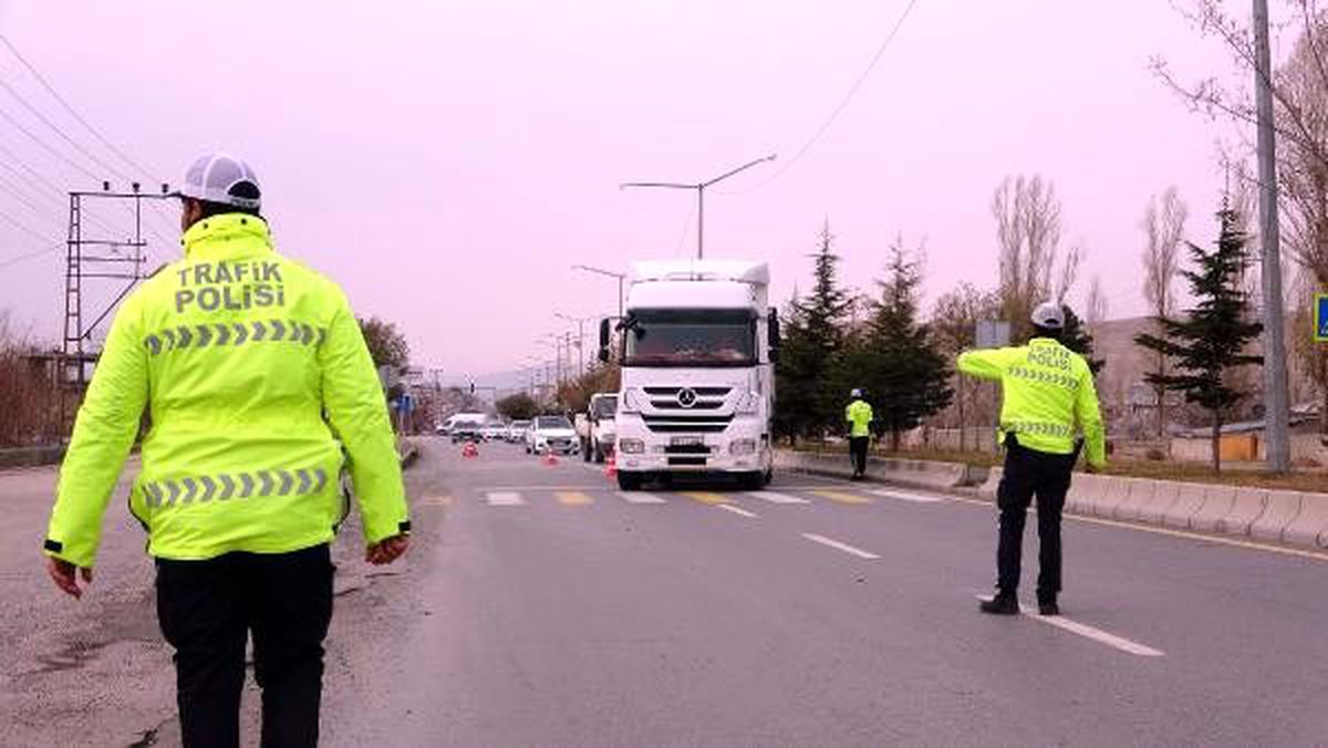 Erciş\'te \'kış lastiği\' uygulaması