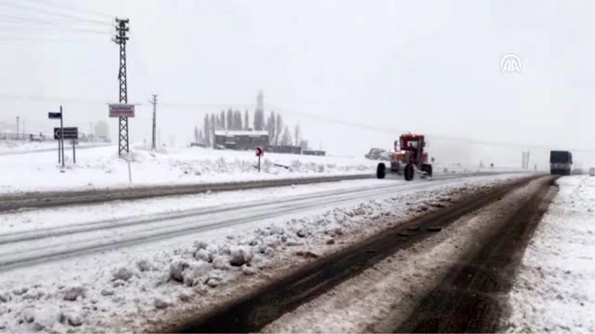 Erzurum\'da kar yağışı etkili oluyor