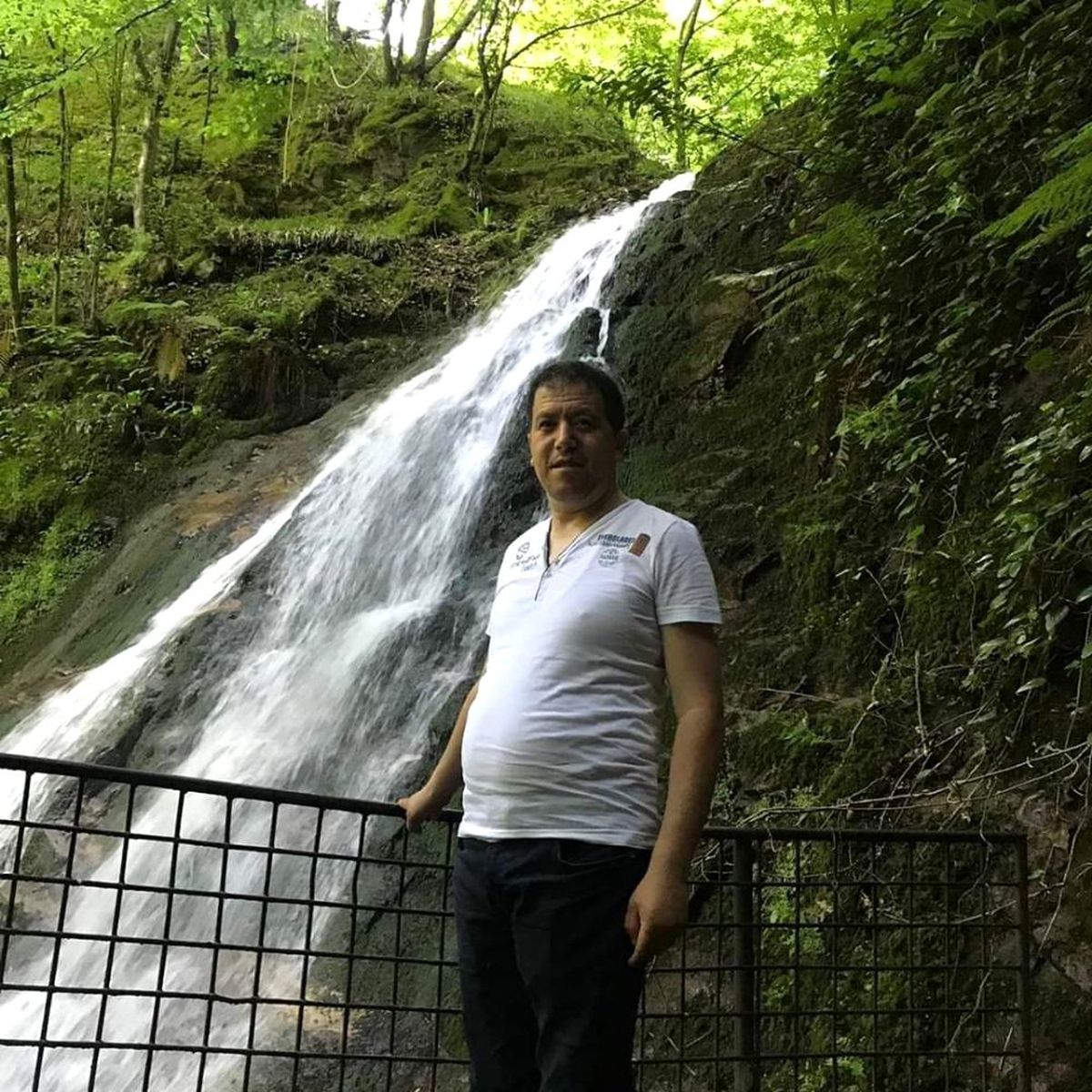 Fabrikanın çatısından düşen işçi öldü