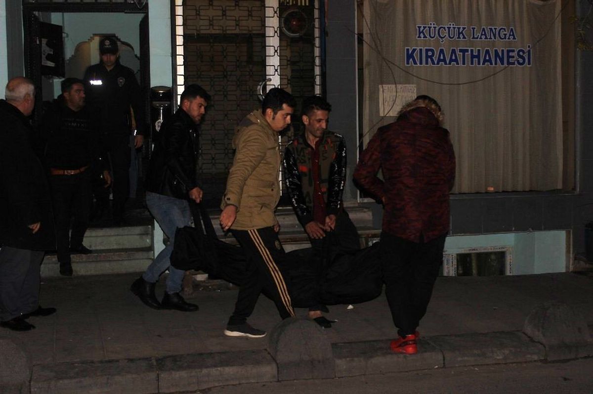 Fatih\'te ölü bulunan İranlı şahsın cesedi adli tıpa kaldırıldı