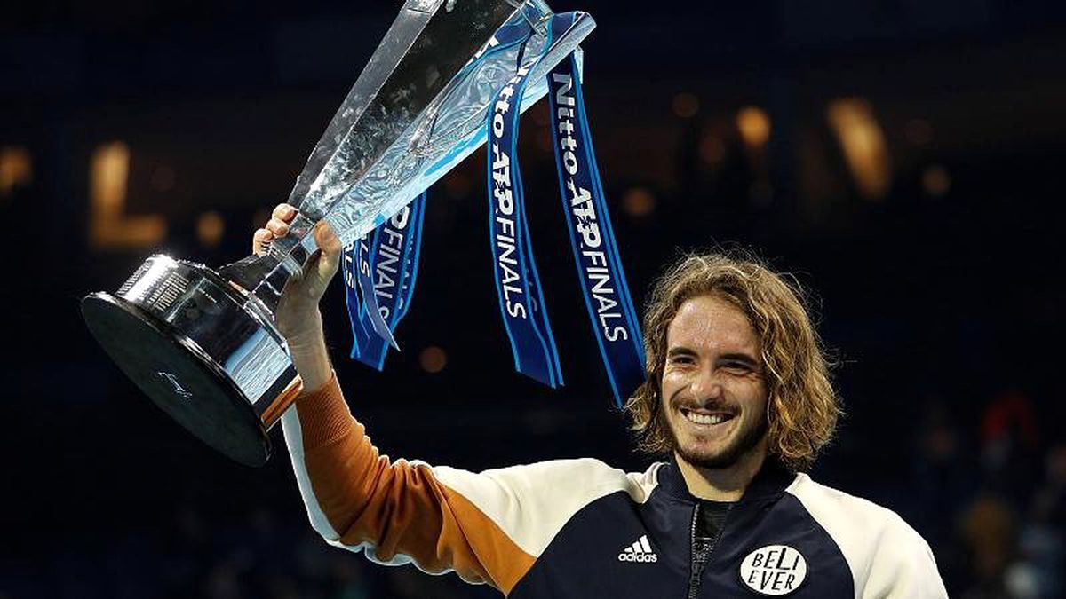 Federer\'i eleyen 21 yaşındaki Yunan raket Stefanos Tsitsipas Nitto ATP\'de şampiyon oldu