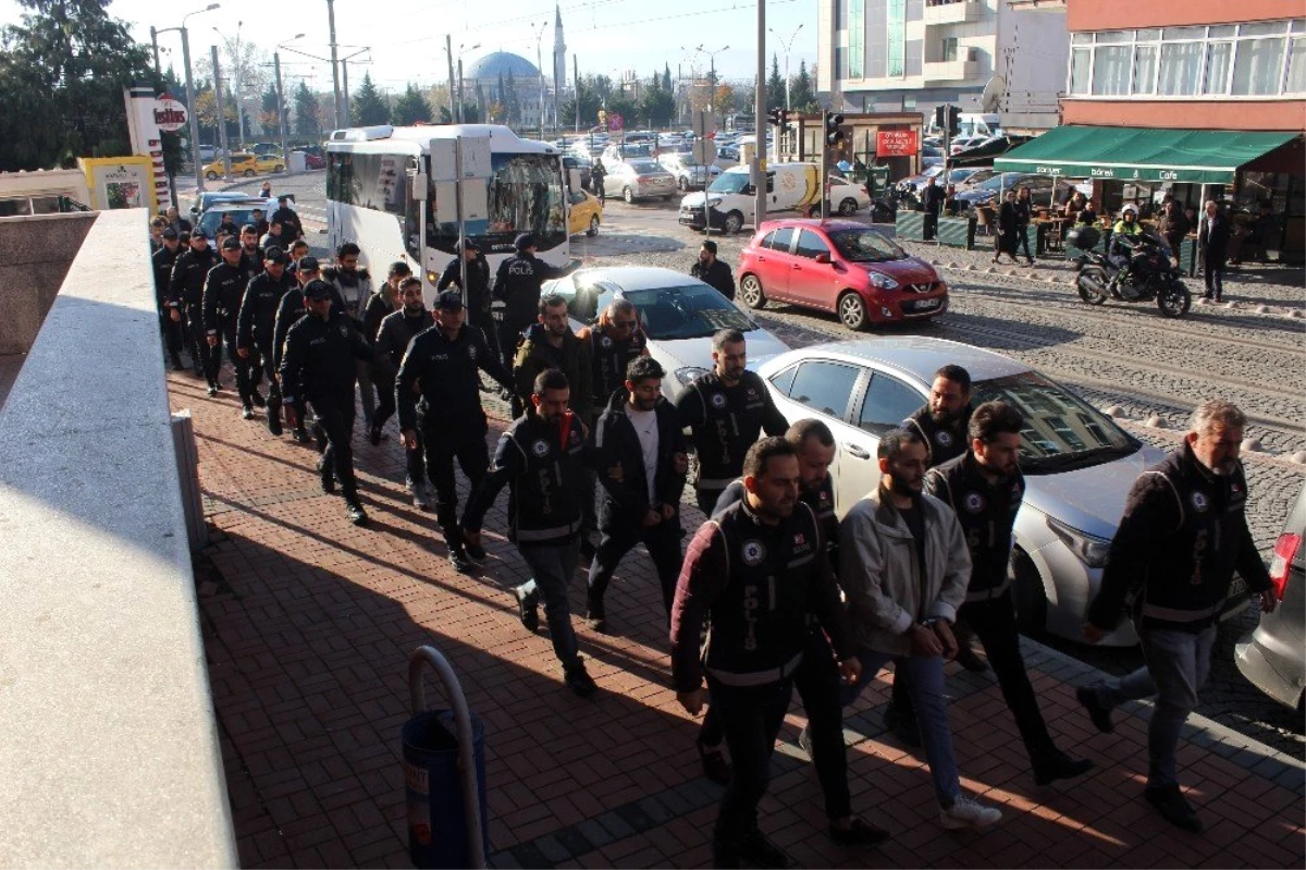 FETÖ\'den gözaltına alınan 18 eski polis akademisi ve polis koleji öğrencisi adliyede