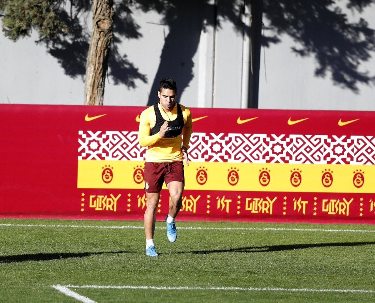 Galatasaray\'da Falcao takımdan ayrı çalıştı