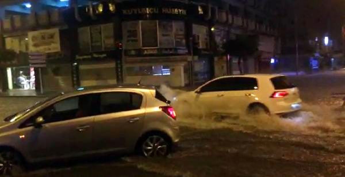 İskenderun\'da sağanak hayatı felç etti