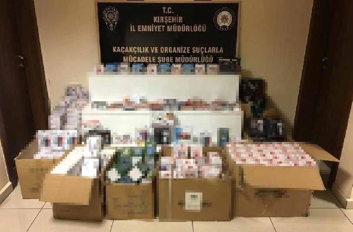 Kaçak cinsel içerikli hap satan seyyar satıcıya gözaltı