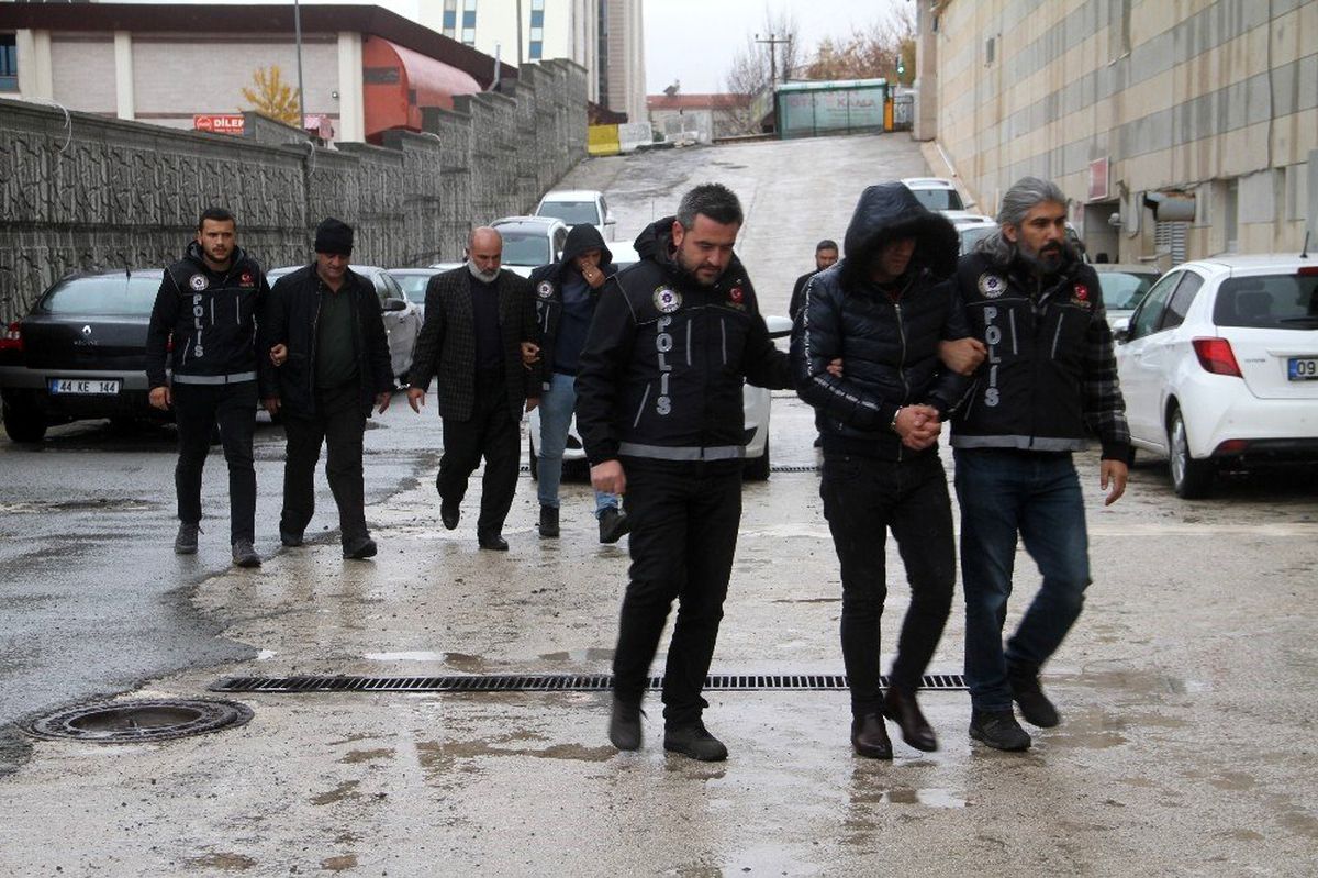 Kamyonet kabininde 18 kilo 600 gram esrar ele geçirildi