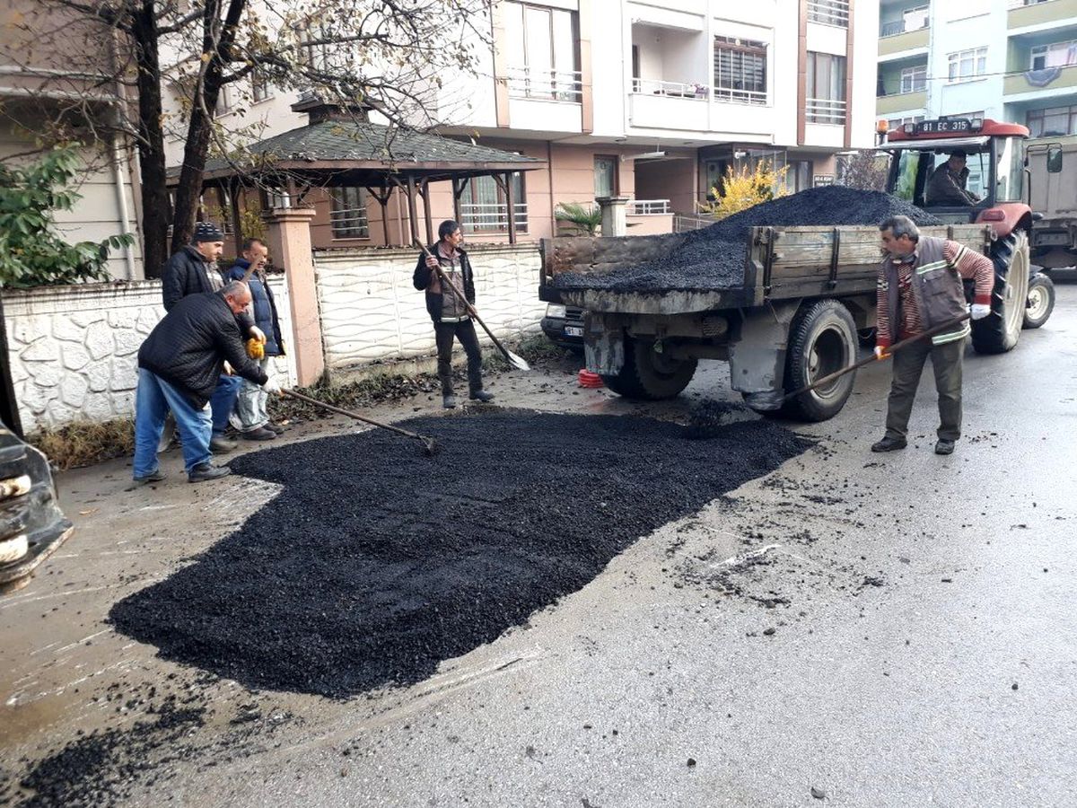 Kar yağıncaya kadar asfalt yamaya devam