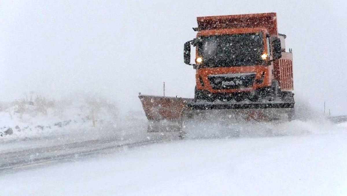 Kars\'ta 2 bin 286 rakımlı Hanlar Geçidi\'nde tipi etkili oluyor
