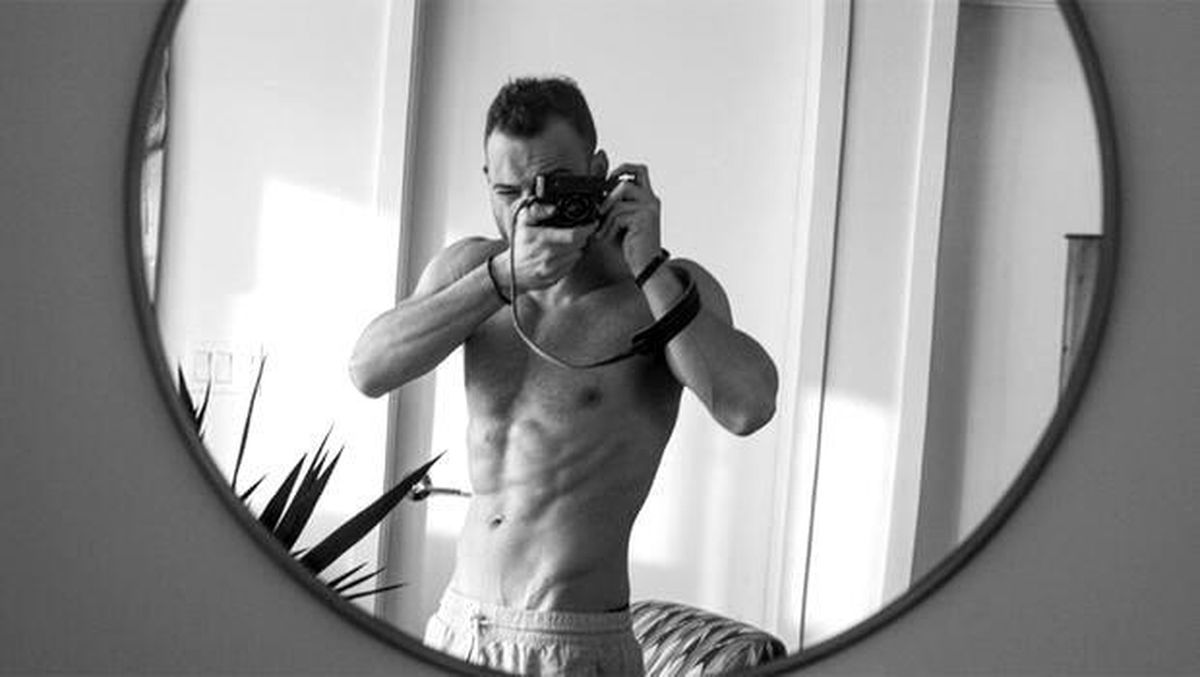 Kerem\'den ayna pozu