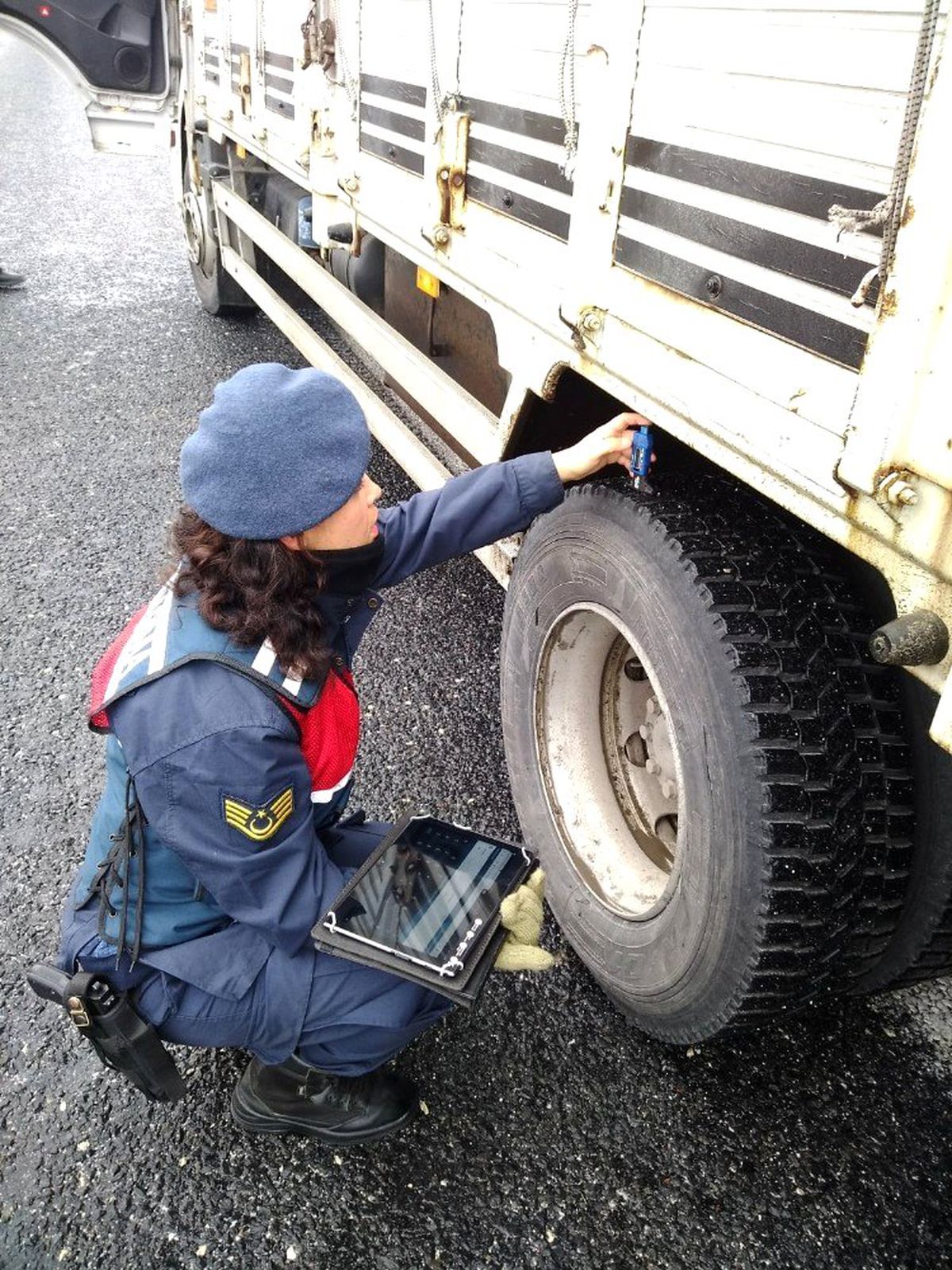 Köprüköy İlçe Jandarma Trafik Ekiplerinden Kış Lastiği Uygulaması