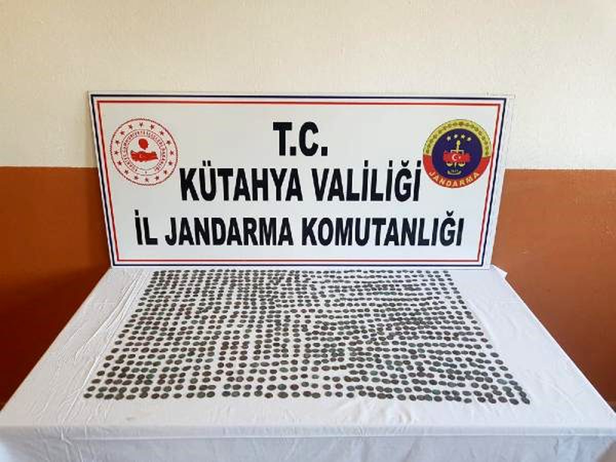 Kütahya\'da 1006 adet tarihi sikke ele geçirildi