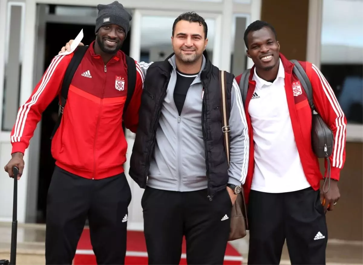 Lider Sivasspor, kupa maçı için İstanbul\'a gitti