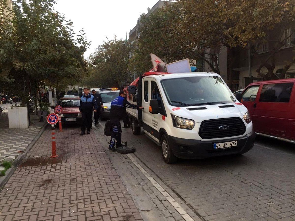Manisa\'da zabıta ekiplerinden yoğun çalışma