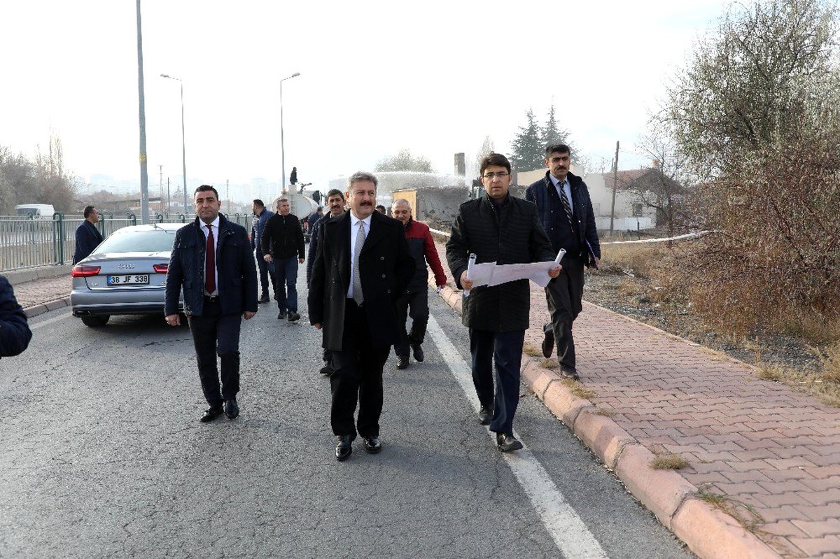 Melikgazi\'de yeni bağlantı yolunun çalışmaları sürüyor