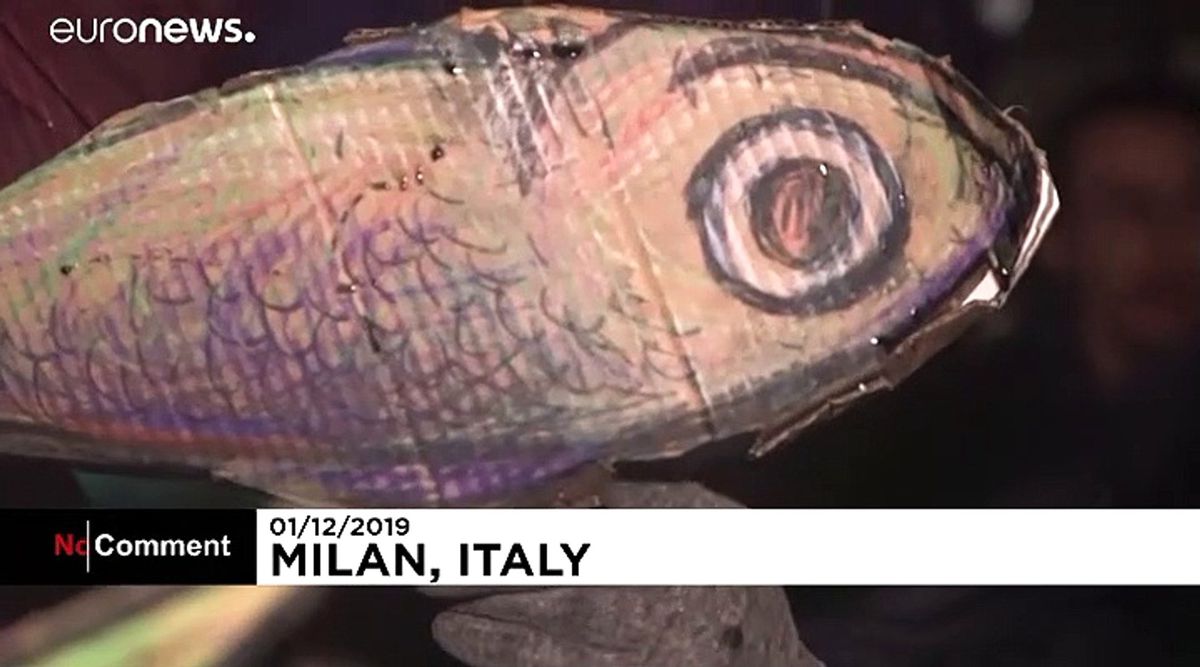 Milano\'da 25 bin \'sardalya\' eylemcisi Salvini ve aşıra sağa karşı yürüdü