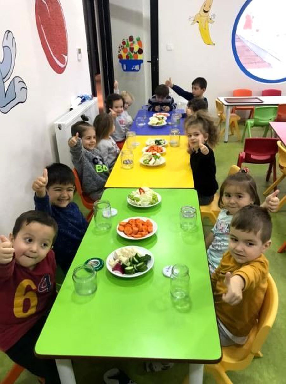 Minik eller turşu yaptı