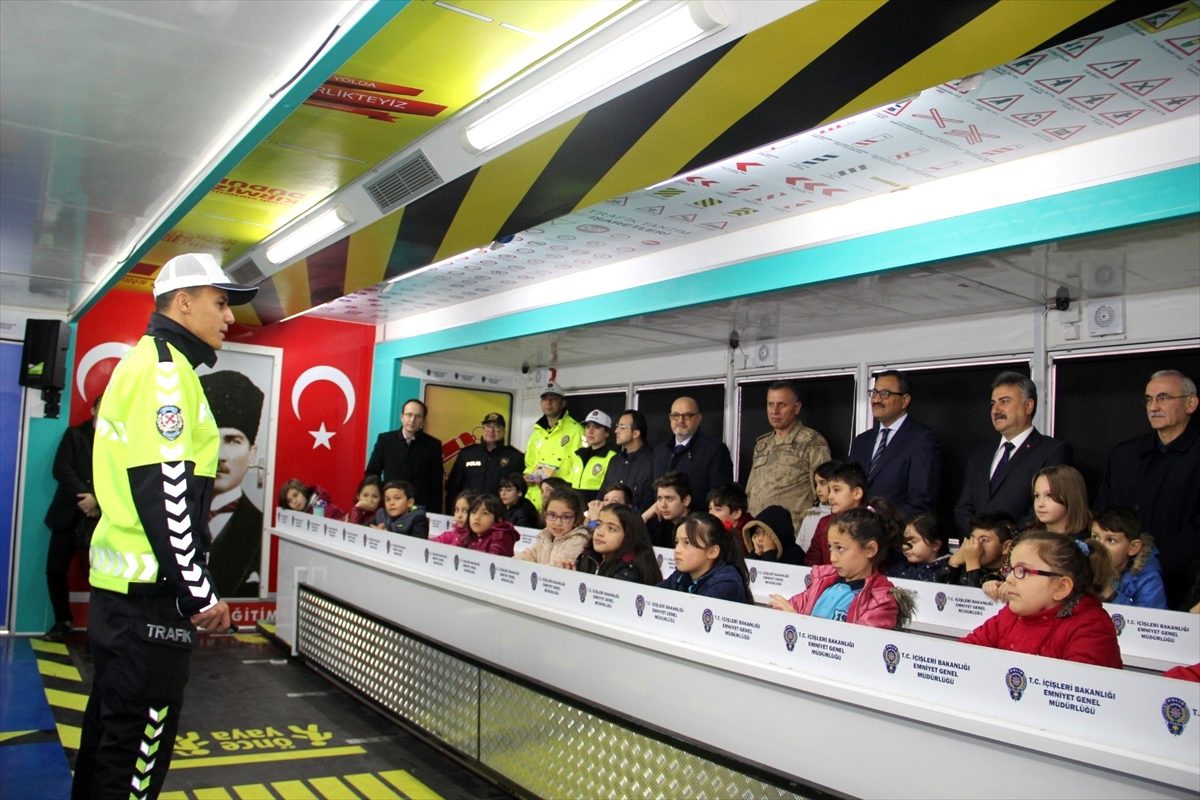 "Mobil Trafik Eğitim TIR"ı Giresun\'a geldi