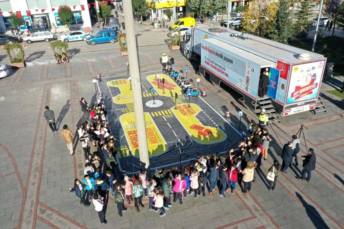 Mobil Trafik Eğitim Tırı Isparta\'da