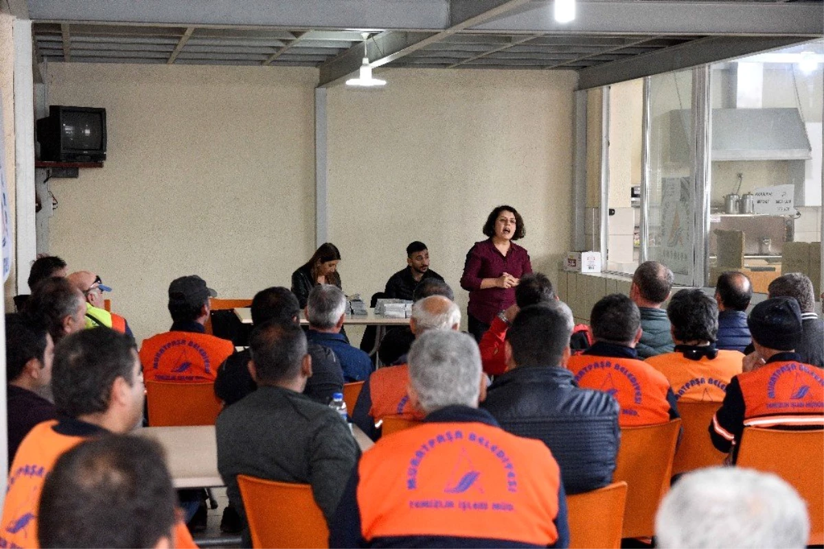 Muratpaşa Belediyesi, kadına şiddete destek için erkek personeline eğitim verdi