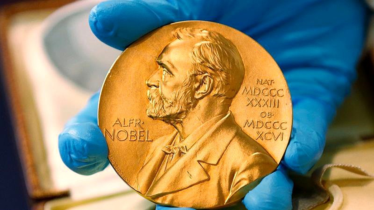 Nobel Edebiyat Ödülü komitesinin iki dış üyesi istifa etti