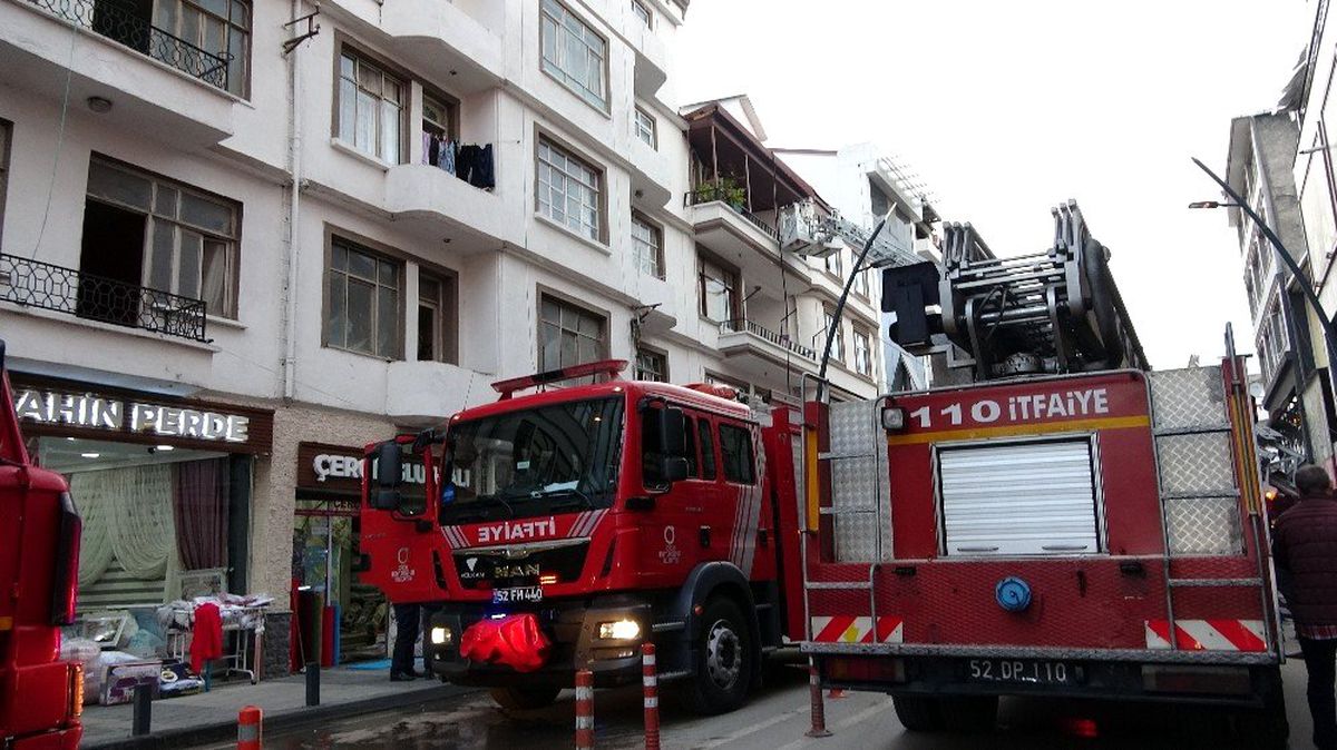 Ordu\'daki çatı yangını paniğe neden oldu