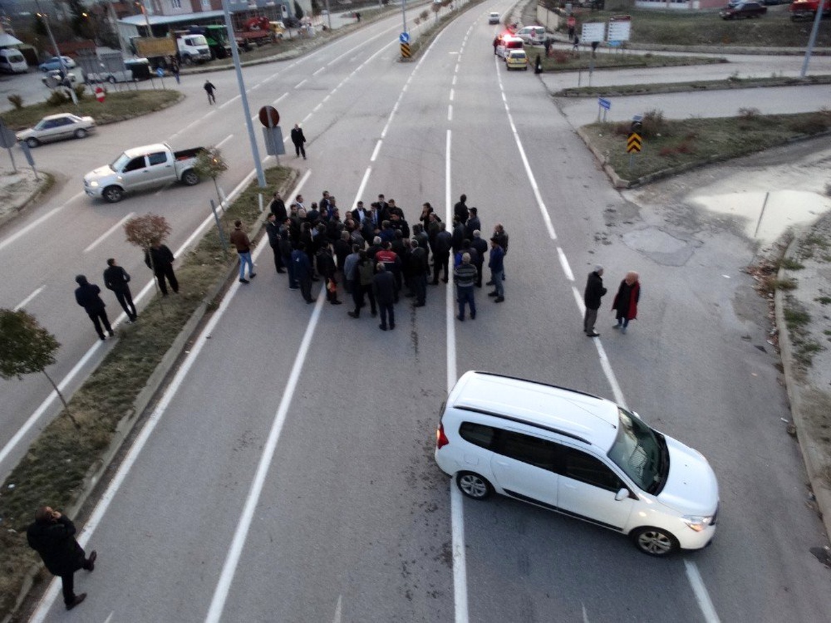 Otomobilin çarptığı motosikletli yaralandı