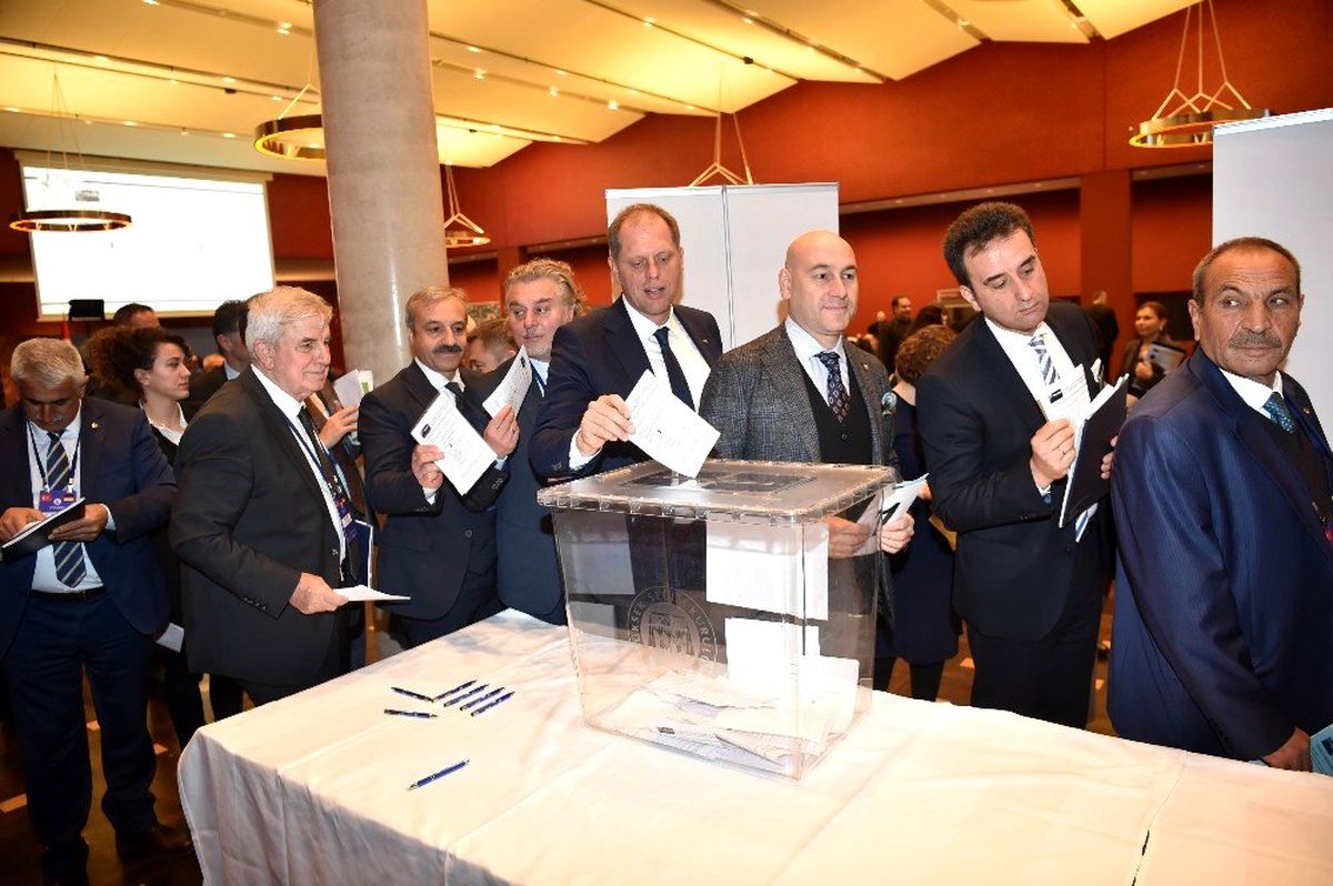 Özkasap, Berlin\'de TATSO Genel Kuruluna katıldı