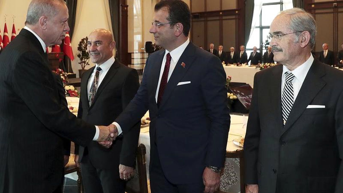 Seçim anketi: İmamoğlu cumhurbaşkanlığı yarışında Erdoğan\'a yaklaşık 5 puan fark attı