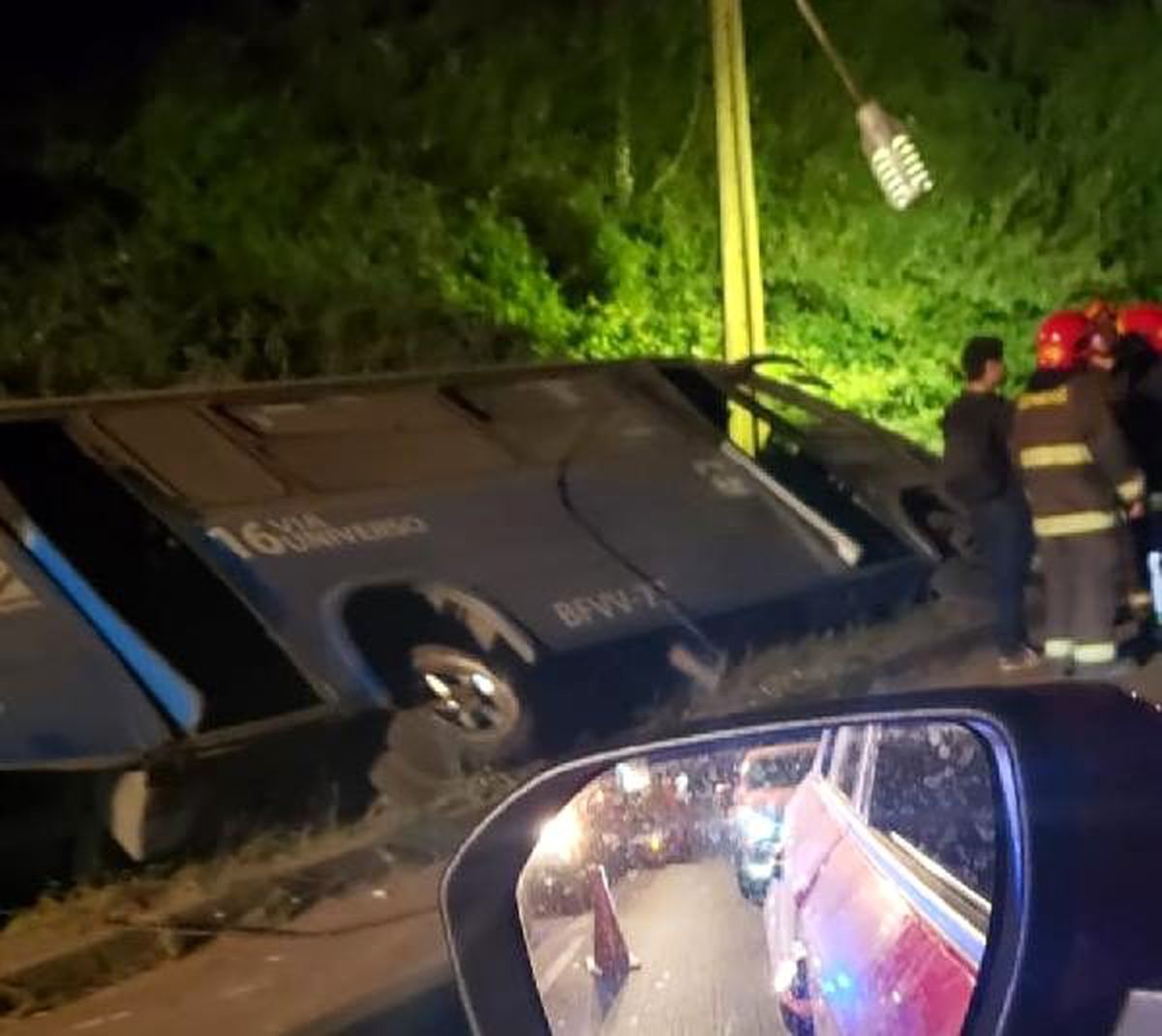 Şili\'de minibüs şarampole devrildi: 16 yaralı