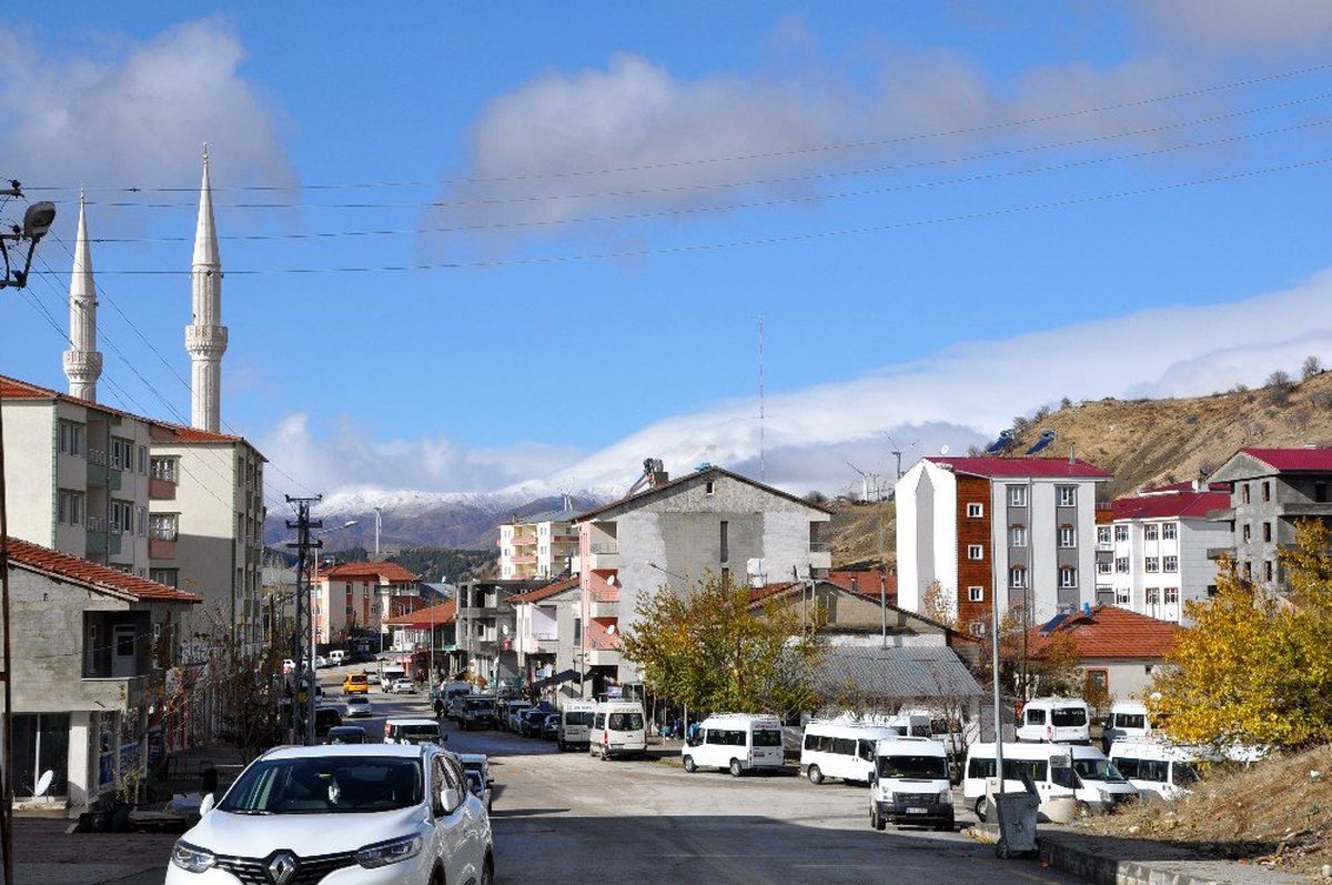Sincik ilçesine yılın ilk karı yağdı