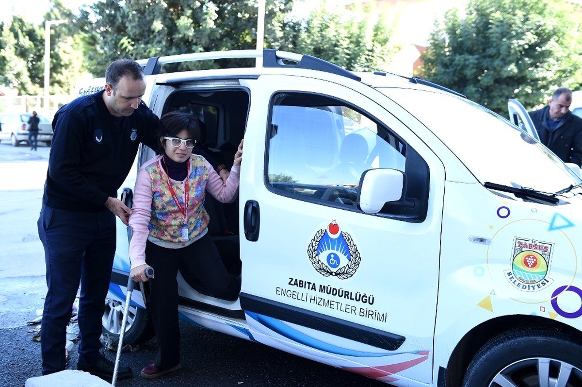 Tarsus zabıtası, işaret diliyle engellilere hizmet vermeye başladı